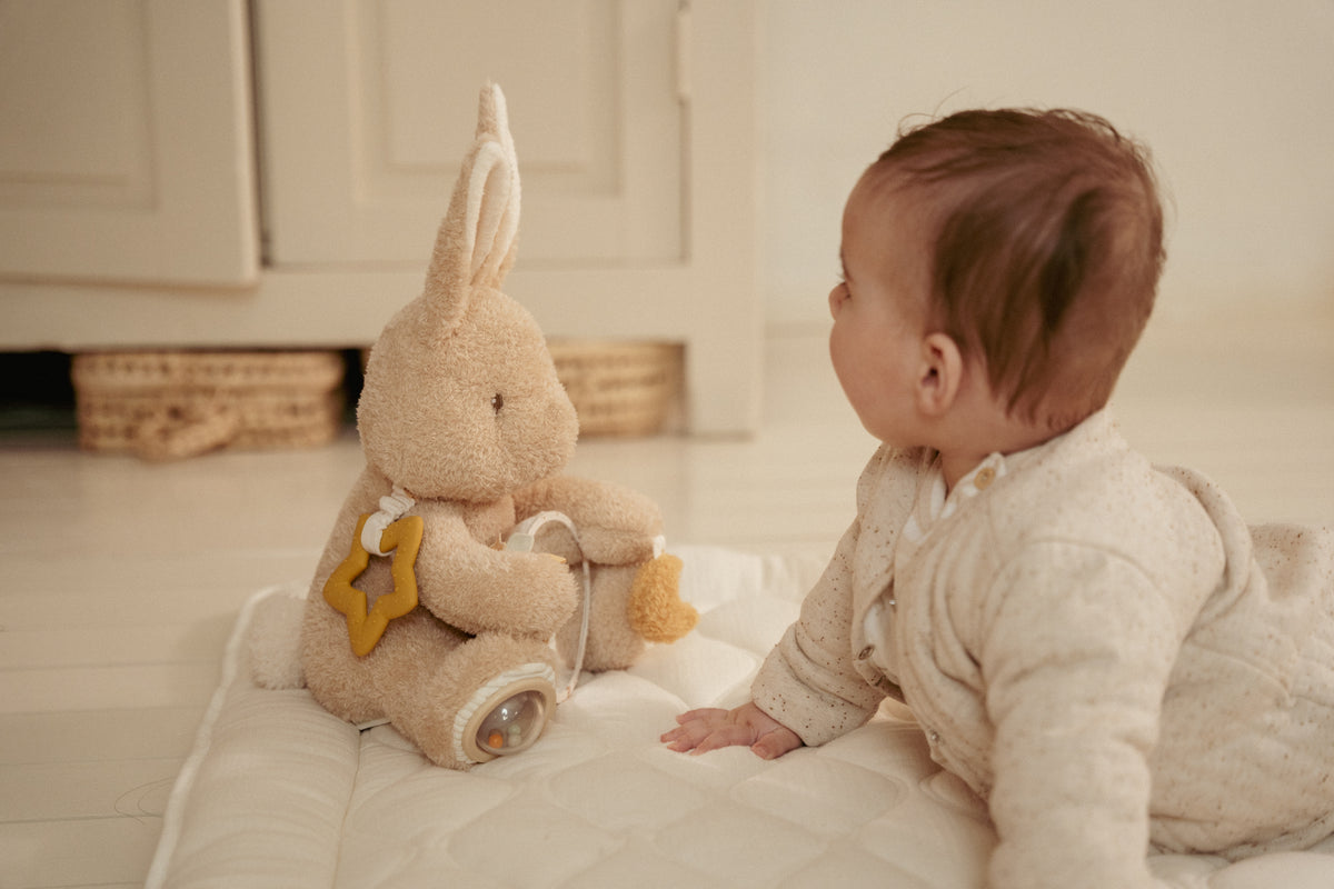 Activiteitenknuffel Baby Bunny